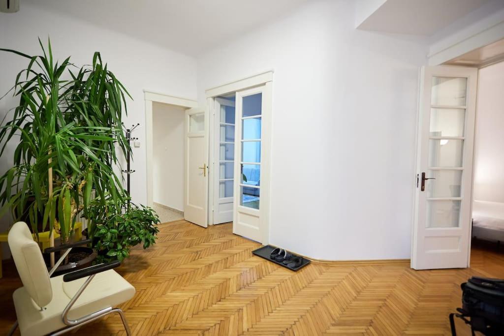 Caragiale Apartment Bukarest Exterior foto